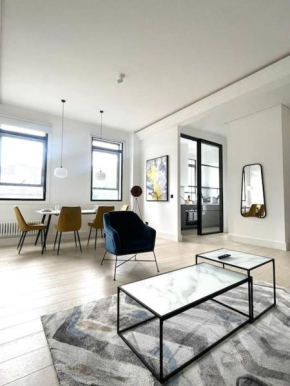 Central & Stylish 2 Bedroom Apartment
